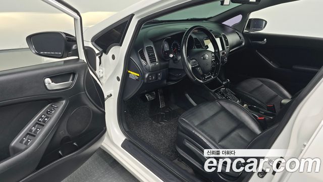 Kia K3 2016 — photo 13