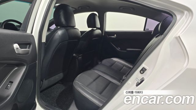 Kia K3 2016 — photo 17