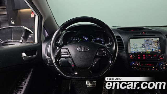 Kia K3 2016 — photo 18