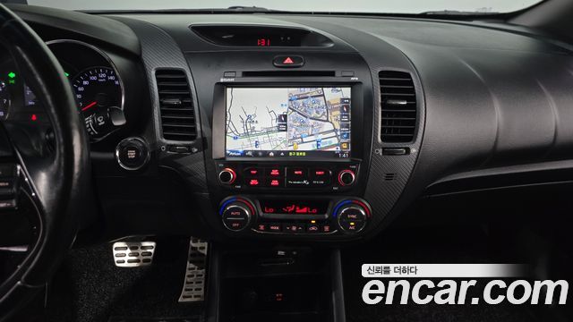 Kia K3 2016 — photo 19