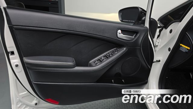 Kia K3 2016 — photo 14