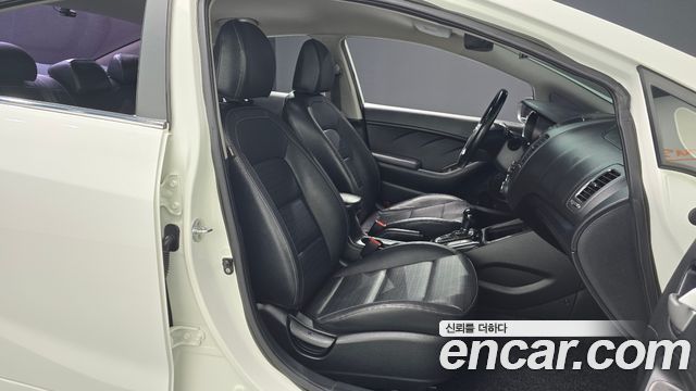 Kia K3 2016 — photo 16