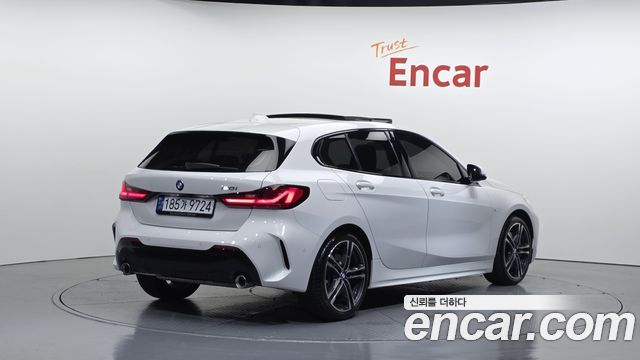 BMW 1-Series 2023 — photo 2