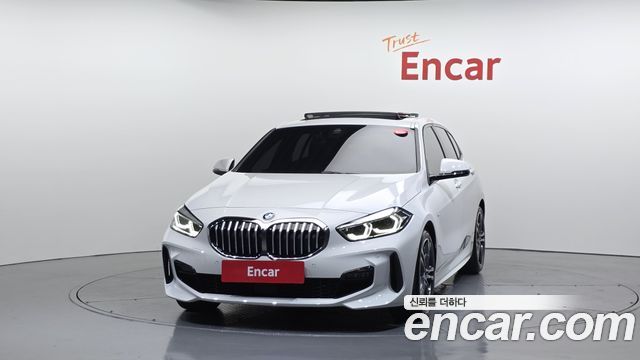 BMW 1-Series 2023 — photo 3