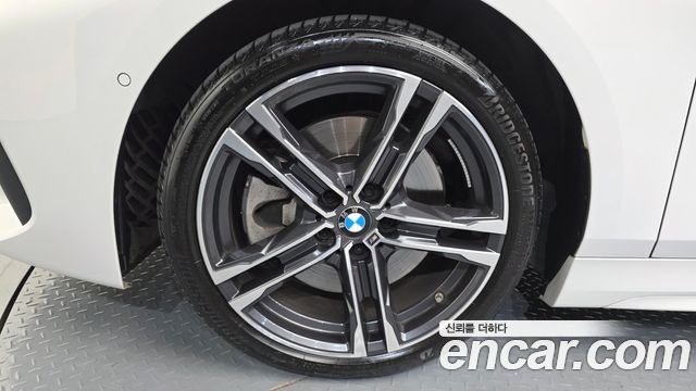 BMW 1-Series 2023 — photo 5