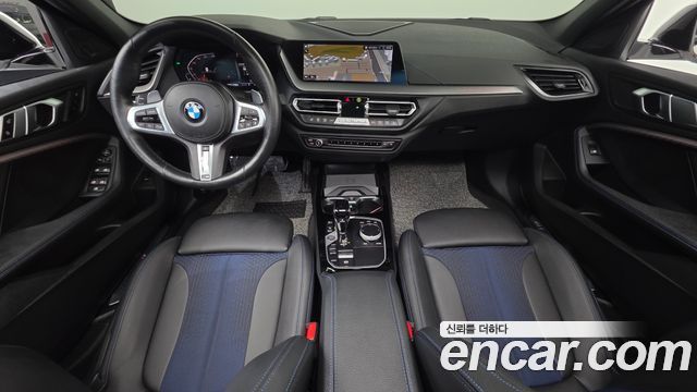 BMW 1-Series 2023 — photo 10