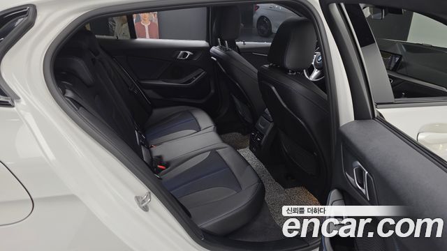 BMW 1-Series 2023 — photo 17