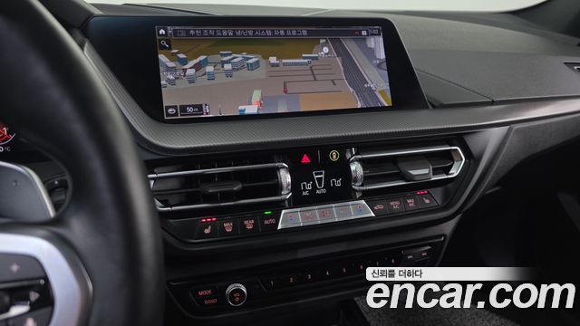 BMW 1-Series 2023 — photo 20