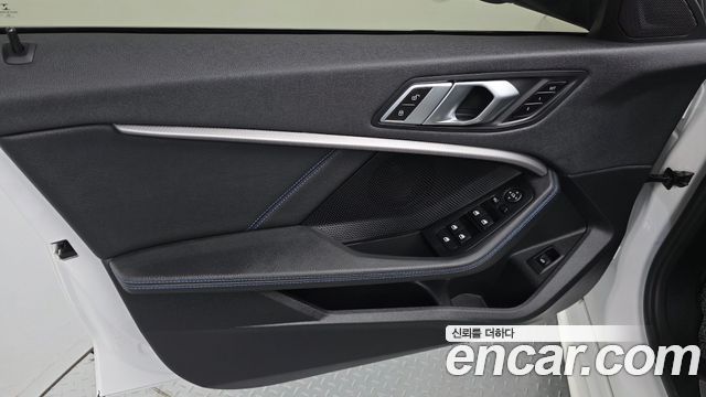 BMW 1-Series 2023 — photo 14