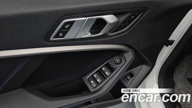 BMW 1-Series 2023 — photo 30