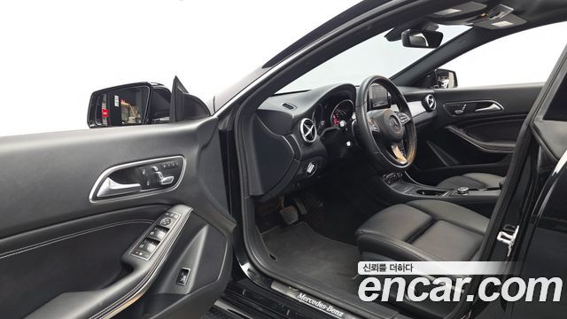Mercedes-Benz CLA-Class 2017 — photo 10