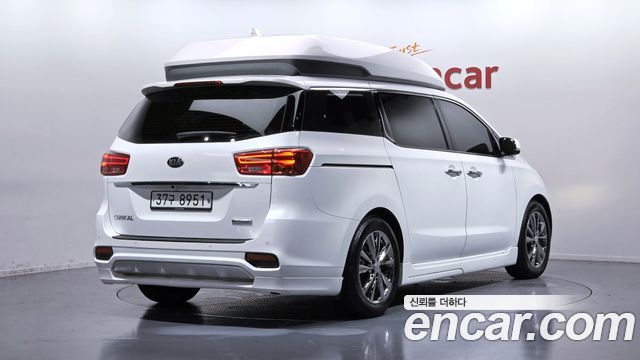 Kia Canival 2019 — photo 2