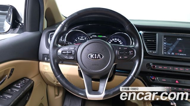 Kia Canival 2019 — photo 13