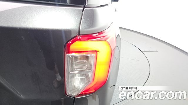 Ford Explorer 2020 — photo 9