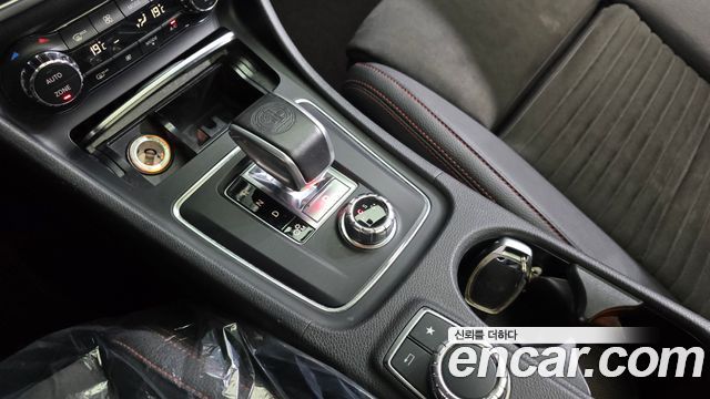 Mercedes-Benz GLA-Class 2018 — photo 12