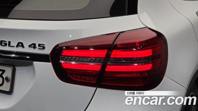 Mercedes-Benz GLA-Class 2018 — photo 9