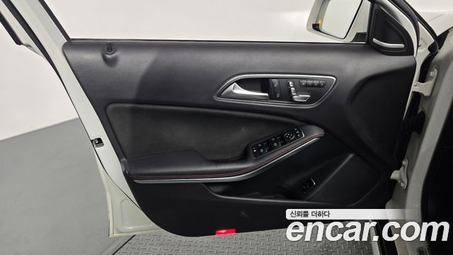 Mercedes-Benz GLA-Class 2018 — photo 14