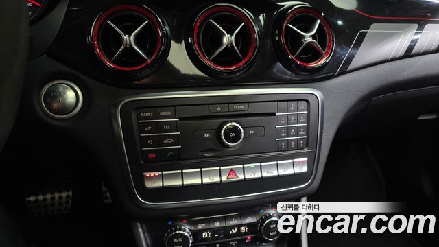 Mercedes-Benz GLA-Class 2018 — photo 30