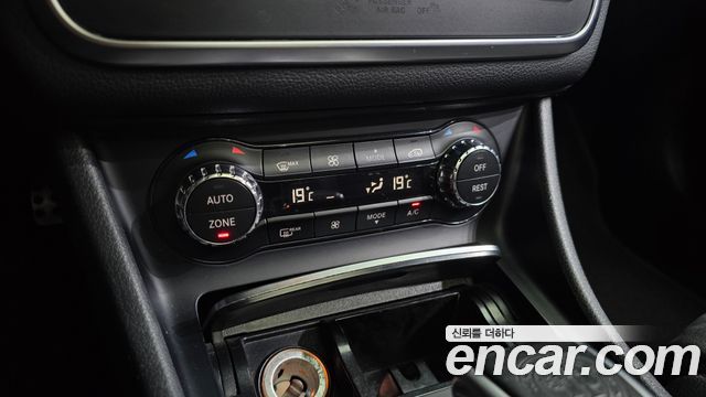 Mercedes-Benz GLA-Class 2018 — photo 31