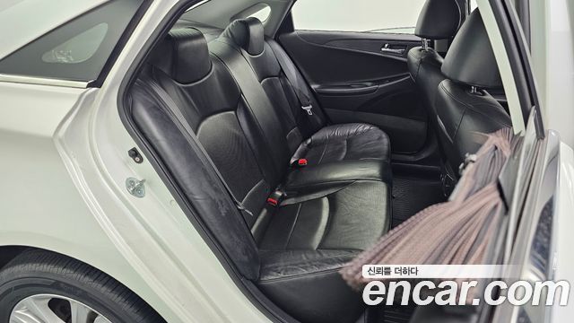 Hyundai Sonata 2011 — photo 11