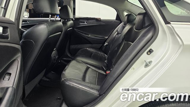 Hyundai Sonata 2011 — photo 12