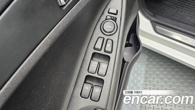Hyundai Sonata 2011 — photo 17