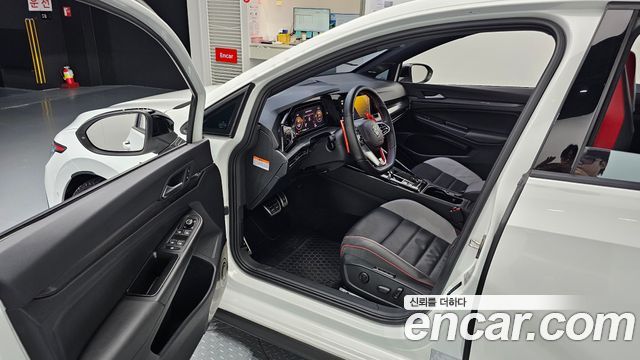 Volkswagen Golf 2023 — photo 10