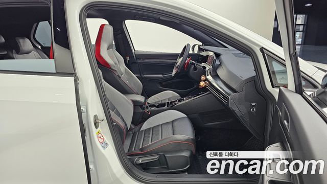 Volkswagen Golf 2023 — photo 11