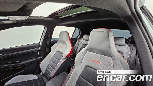 Volkswagen Golf 2023 — photo 18