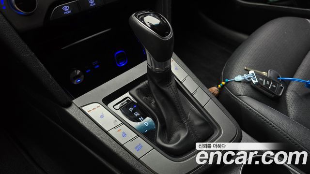 Hyundai AVANTE 2016 — photo 9