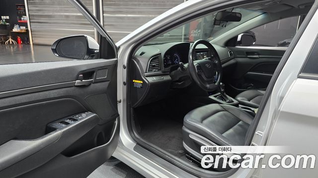 Hyundai AVANTE 2016 — photo 11