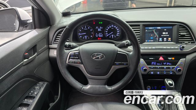Hyundai AVANTE 2016 — photo 13