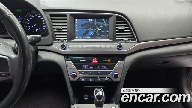Hyundai AVANTE 2016 — photo 14