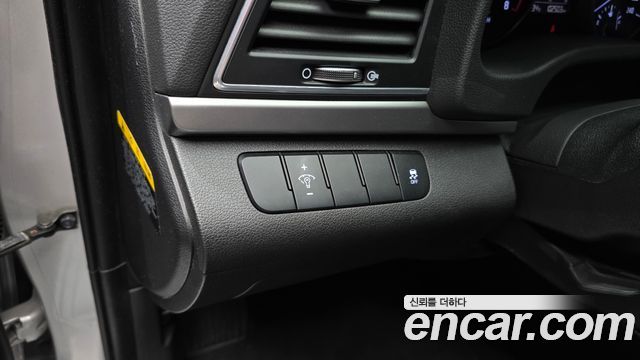 Hyundai AVANTE 2016 — photo 16
