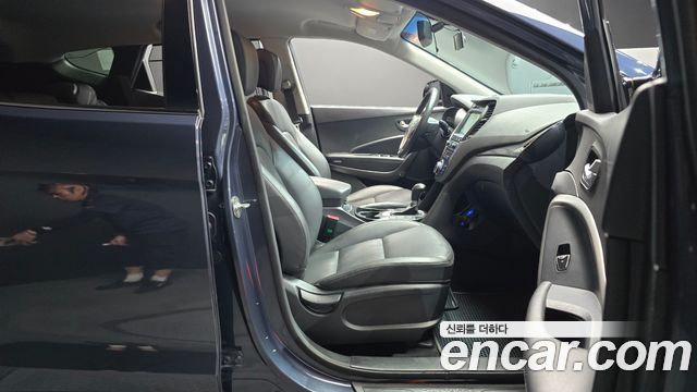 Hyundai Santafe 2018 — photo 16