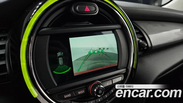 Mini Cooper 2020 — photo 21
