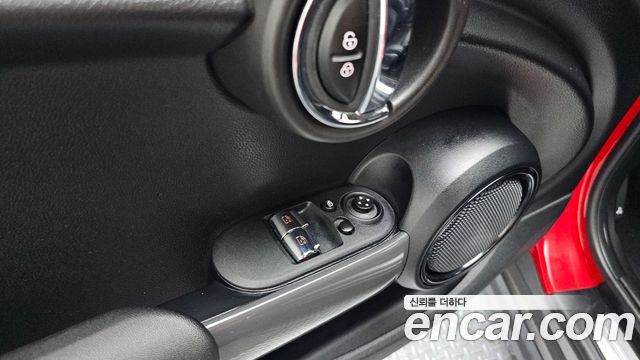 Mini Cooper 2020 — photo 28