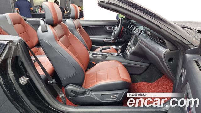 Ford Mustang 2017 — photo 11