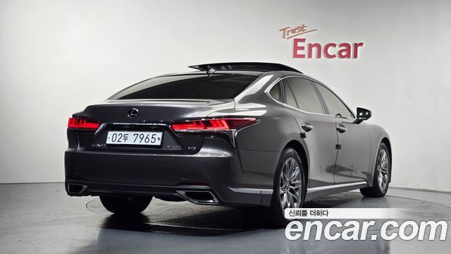 Lexus LS 2018 — photo 2