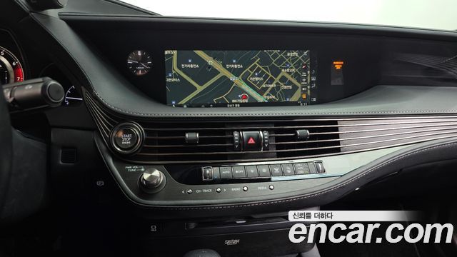 Lexus LS 2018 — photo 12