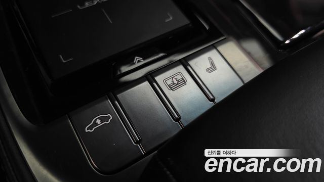 Lexus LS 2018 — photo 15