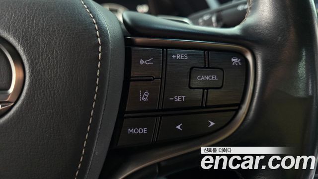Lexus LS 2018 — photo 17