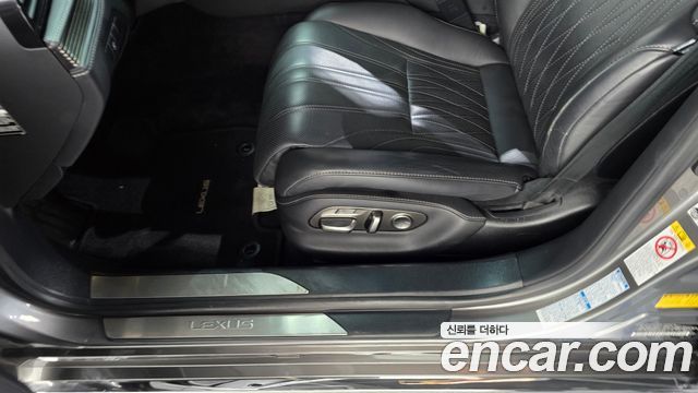 Lexus LS 2018 — photo 20
