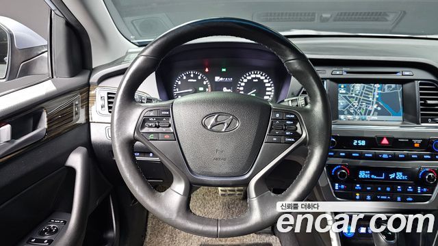 Hyundai Sonata 2016 — photo 17