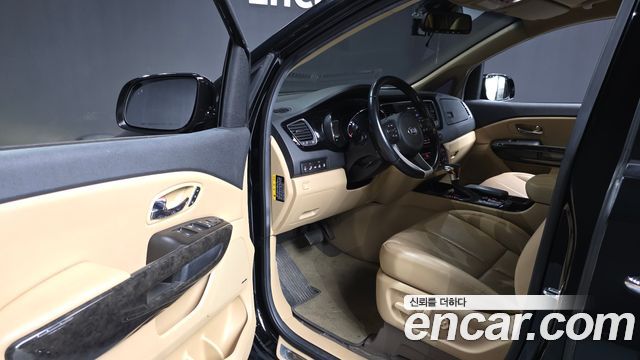 Kia Canival 2019 — photo 10