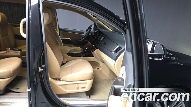 Kia Canival 2019 — photo 11