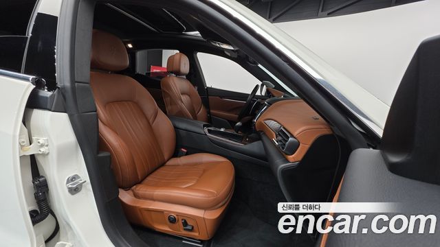 Maserati Levante 2017 — photo 10