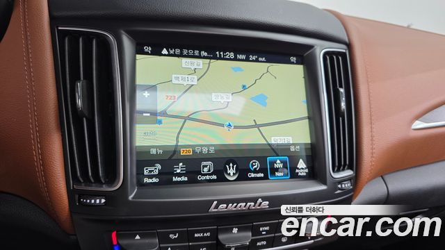 Maserati Levante 2017 — photo 17
