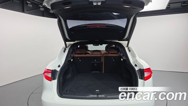 Maserati Levante 2017 — photo 20