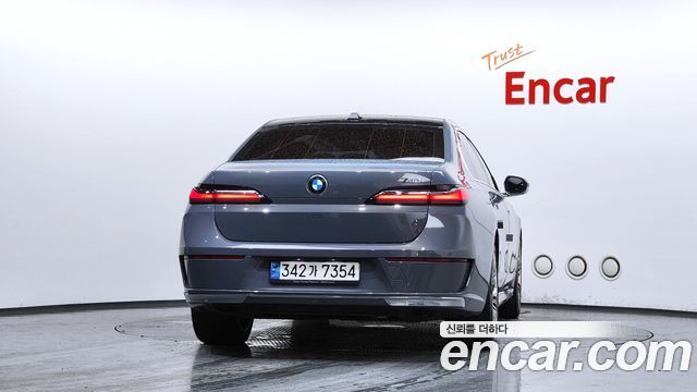 BMW 7-Series 2023 — photo 4
